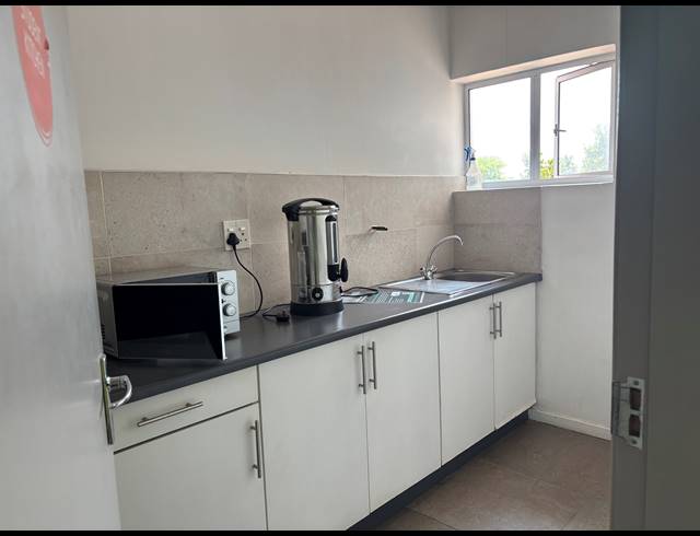 2,000M² OFFICE TO LET IN LA LUCIA